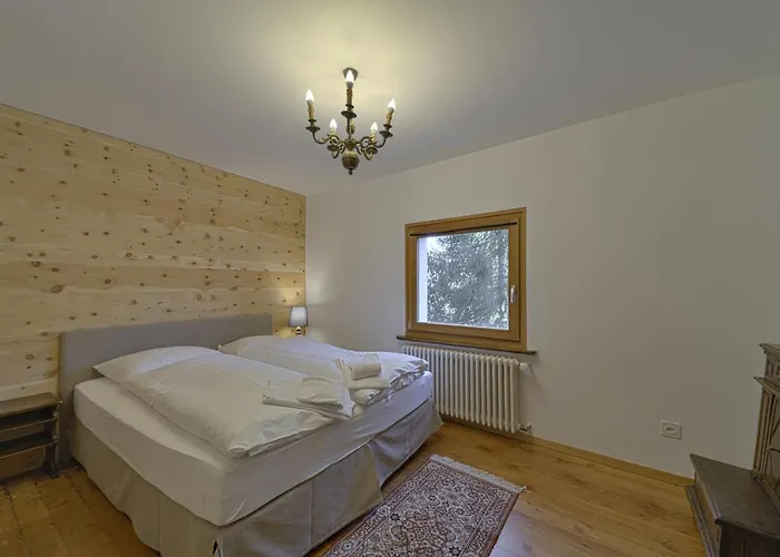 فندق Chesa Ilaria - *